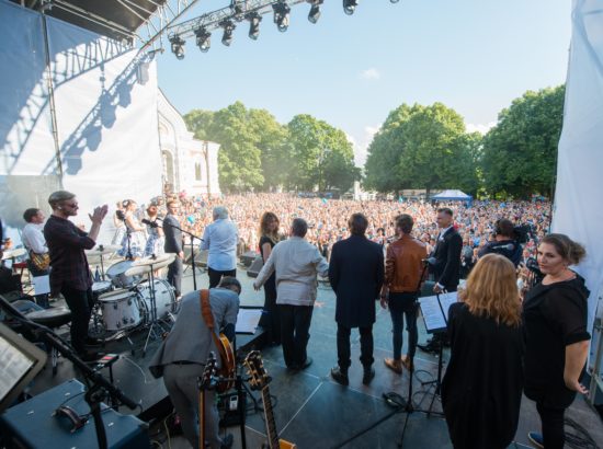 Kontsert "Ei ole üksi ükski maa"